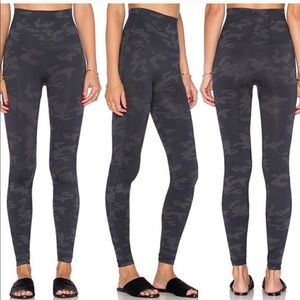 NWOT Spanx Look At Me Now Seamless Camo Leggings